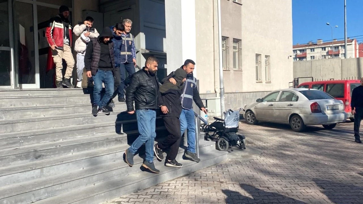 Kayseri\'de Aranan 14 Şahıs Yakalandı