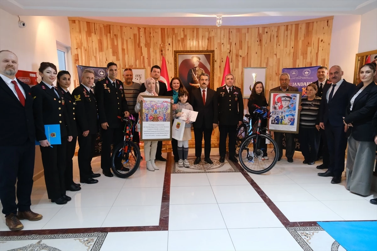Kırklareli Öğrenciler Jandarma Resim Yarışmasında Ödüllendirildi