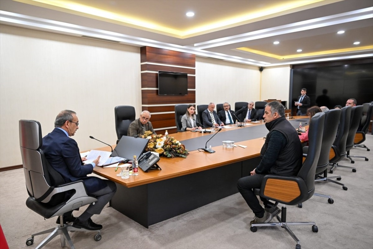 Kocaeli Valisi Seddar Yavuz, Halk Günü\'nde vatandaşların sorunlarını dinledi