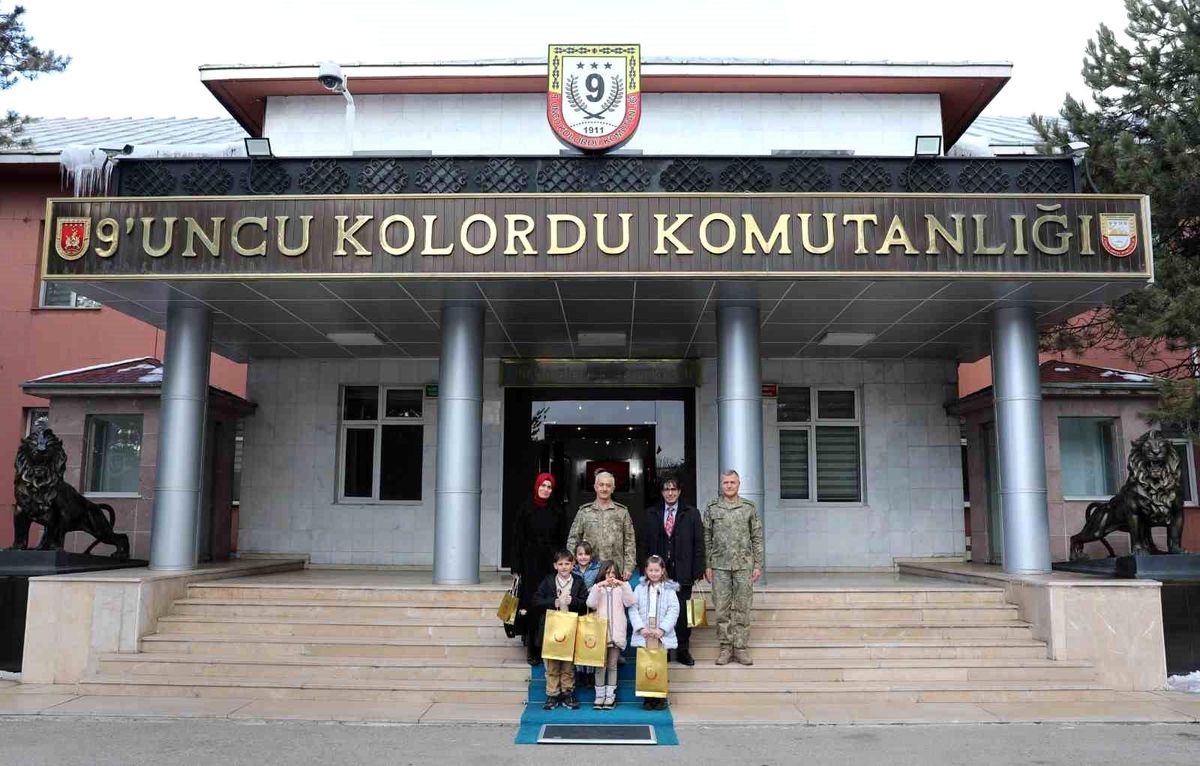 9. Kolordu Komutanı Tümgeneral Tevfik Alkan, Kültür Kurumu İlkokulu öğrencilerini makamında ağırladı