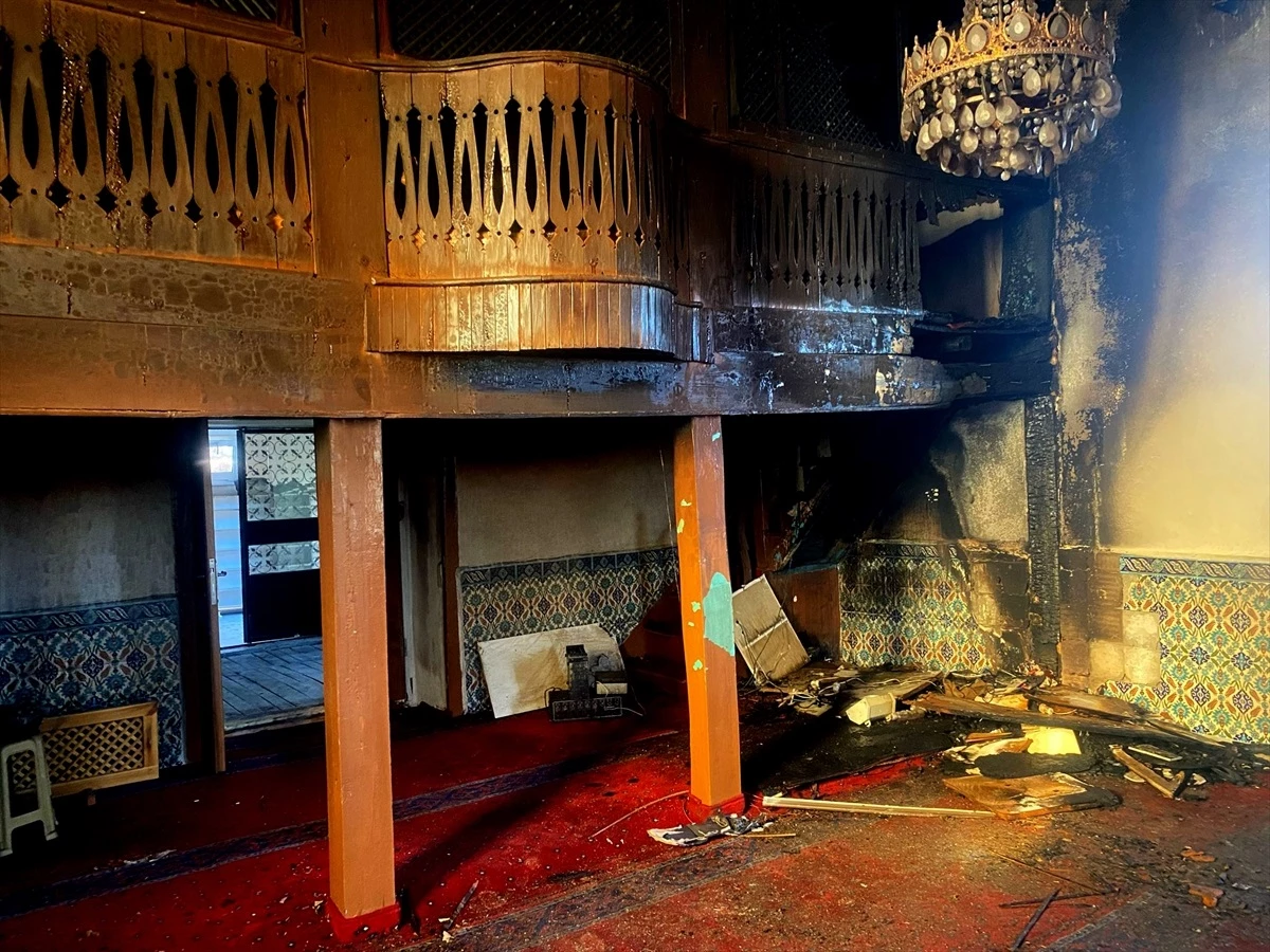 Kütahya\'da Ahşap Camide Çıkan Yangın Söndürüldü