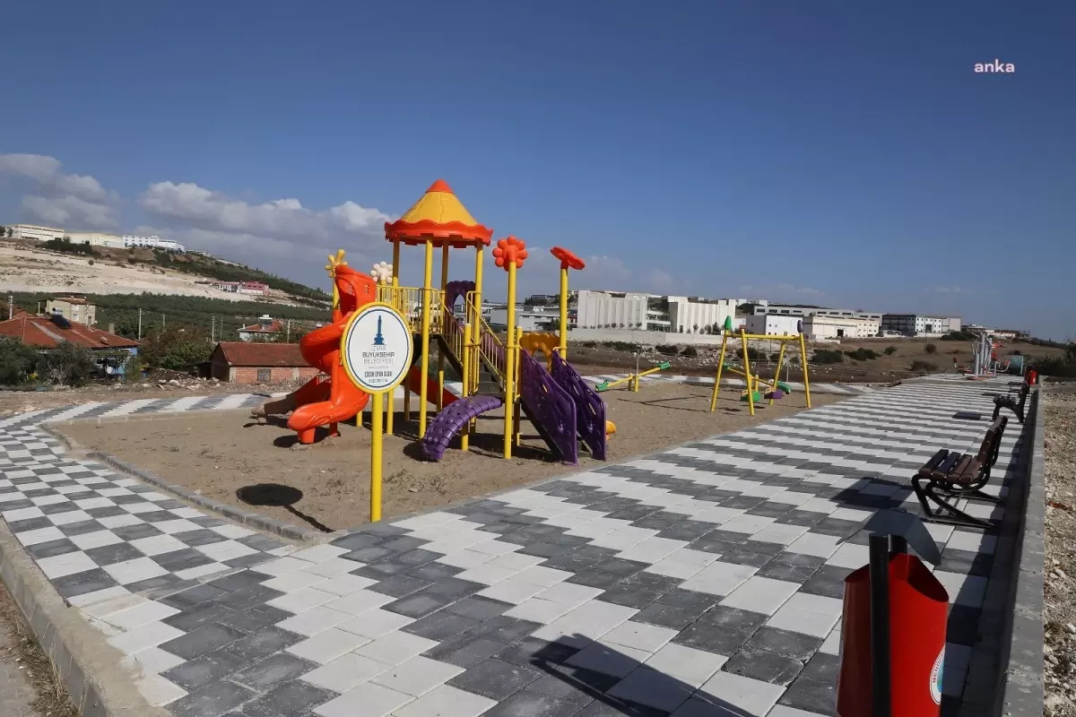 Menderes Belediyesi İlçe Genelinde Parkları Yeniliyor