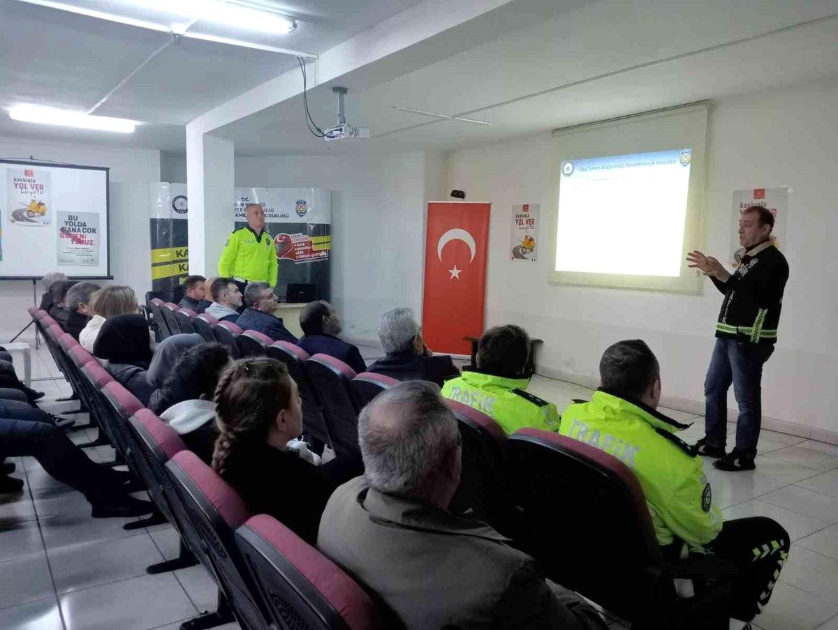 Mersin\'de Servis Şoförleri ve Rehber Personele Trafik Eğitimi Verildi
