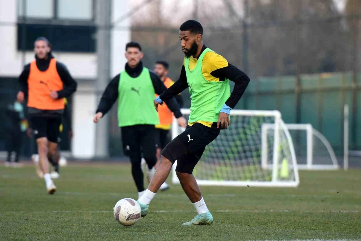 Manisa FK\'nın yeni transferi Mohamed Ofkir sakatlandı