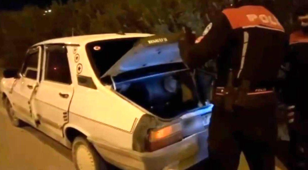 Osmaniye\'de Durdurulan Otomobilde 100 Adet Tarihi Obje Ele Geçirildi