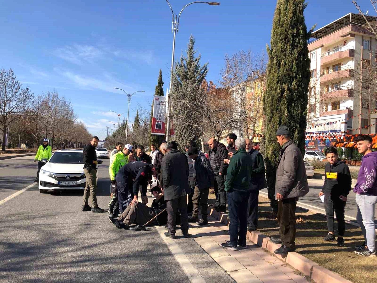 Elazığ\'da yaşlı adam otomobilin çarpması sonucu yaralandı