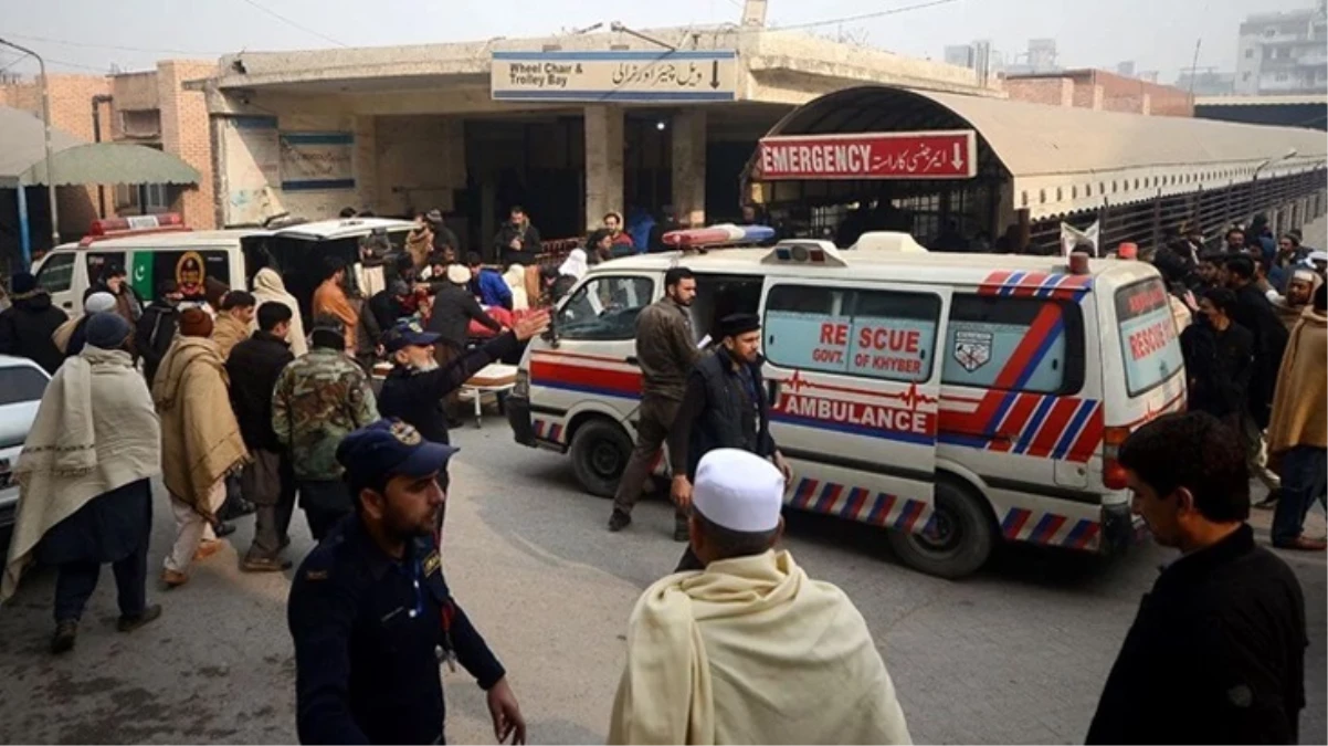 Pakistan\'da seçim öncesi bombalı saldırı: 12 ölü, 30 yaralı