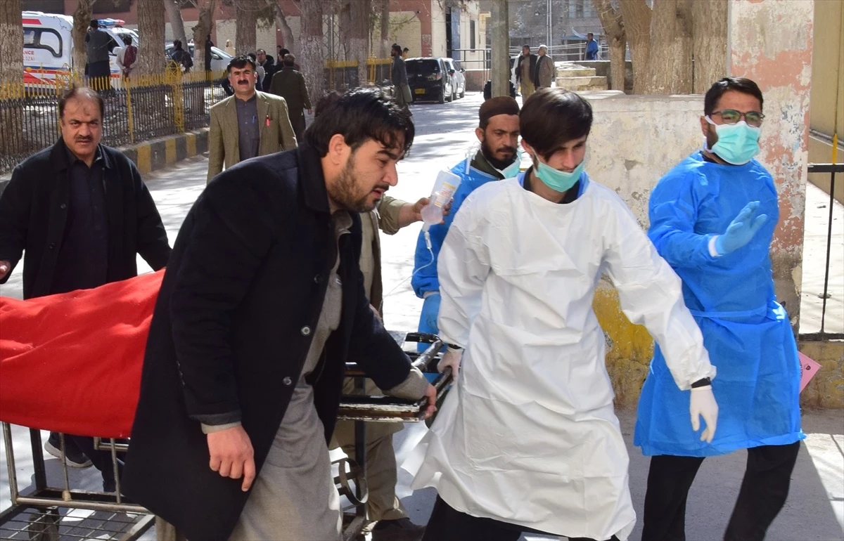 Pakistan\'da seçim öncesi bombalı saldırılar: 28 ölü, 47 yaralı