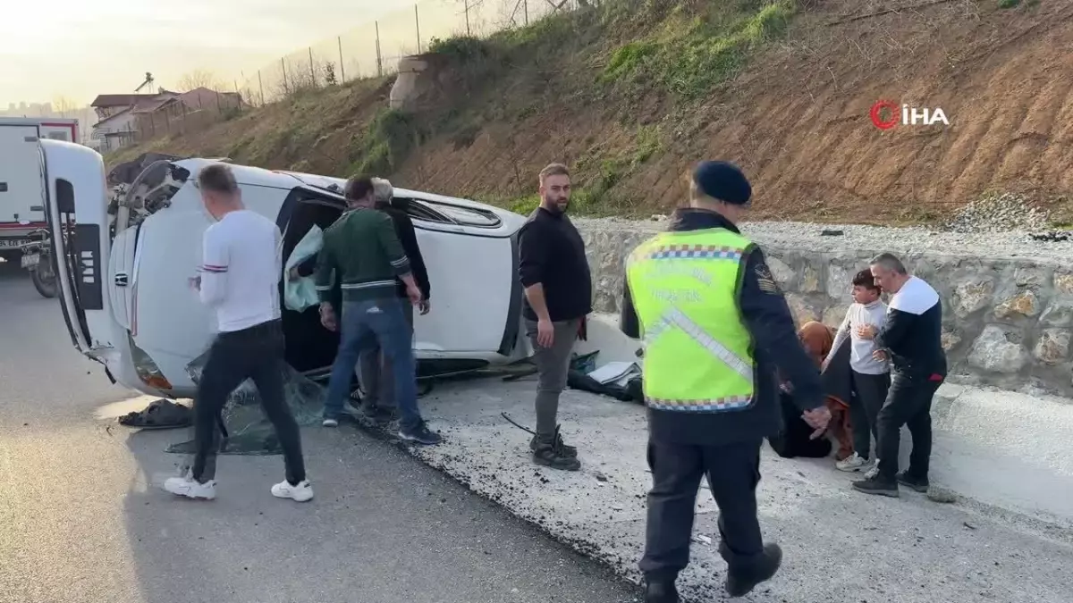 Takla atan otomobilden sağ kurtuldular