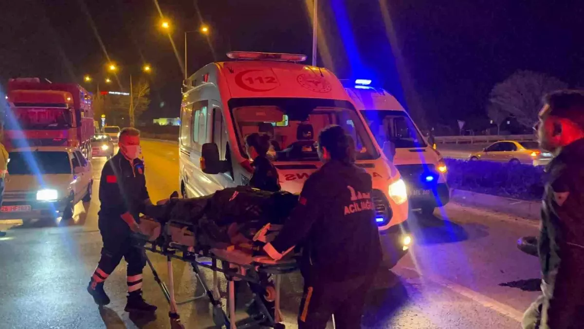 Eskişehir\'de 2 motosiklet ve 2 otomobilin karıştığı trafik kazasında 2 kişi yaralandı