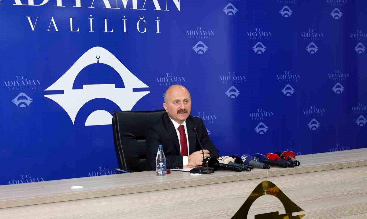 Adıyaman Valisi Osman Varol, deprem bölgesinde yapılan çalışmaları değerlendirdi
