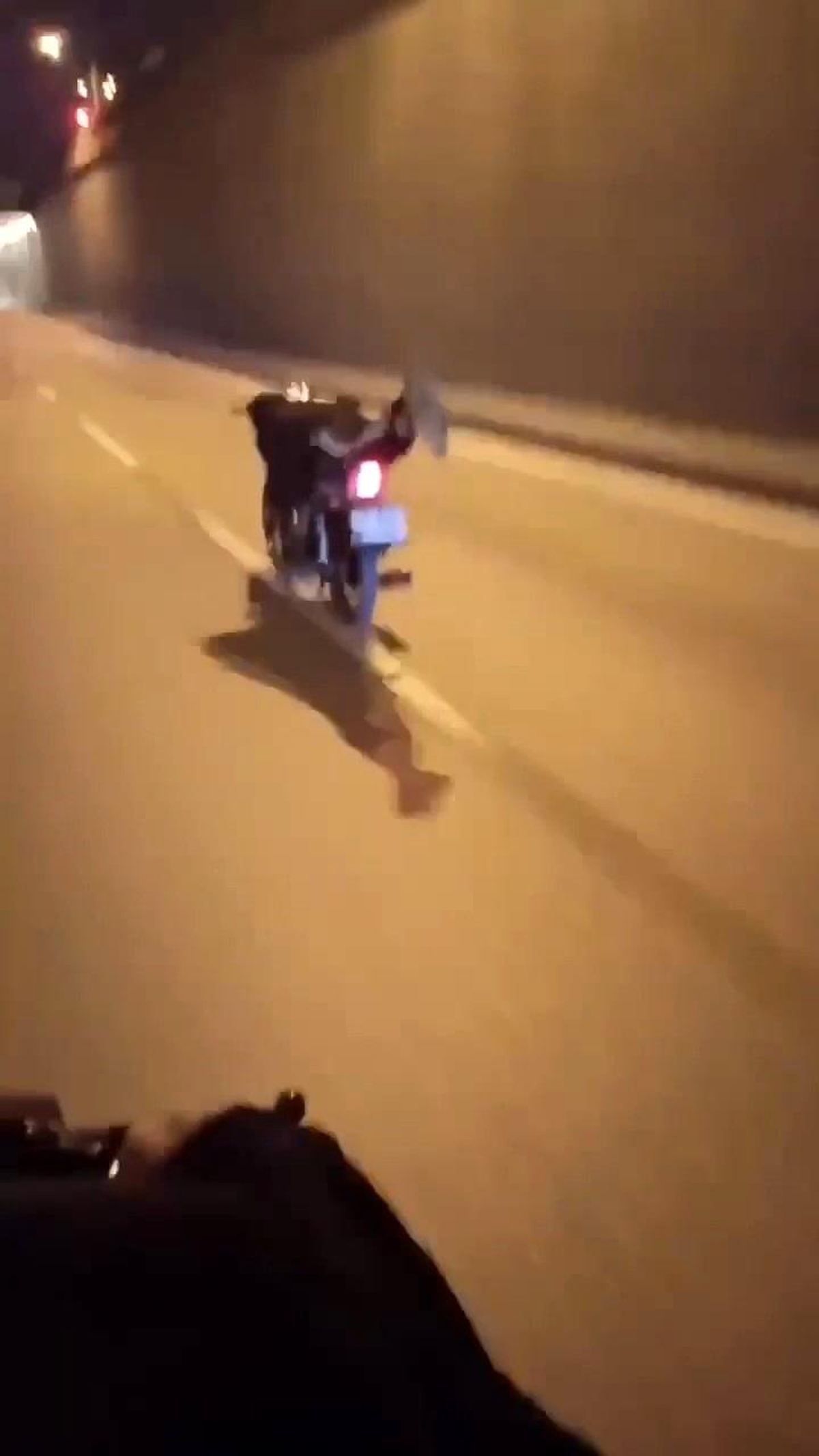 Bursa\'da Motosiklet Sürücüsü Tehlikeli Bir Şekilde İlerledi