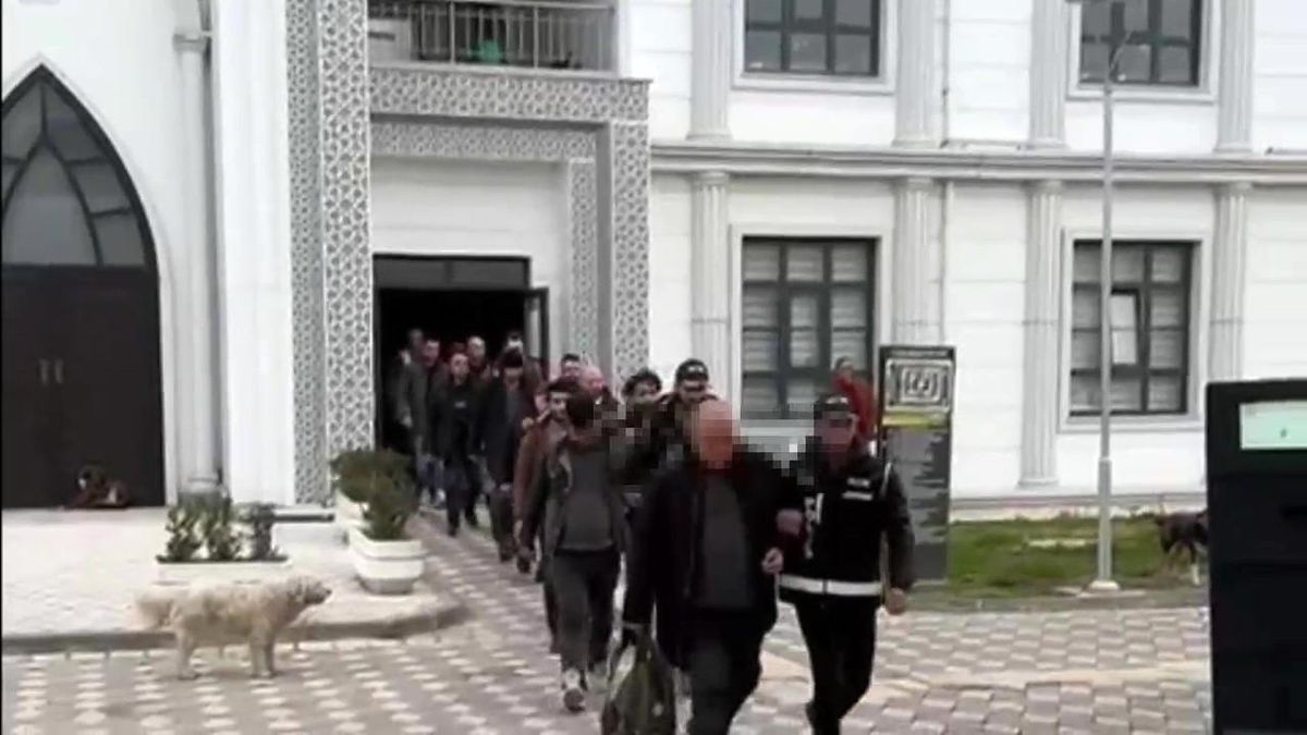 Kocaeli\'de Kaçak Akaryakıt Operasyonu: 101 Bin 562 Litre Ele Geçirildi