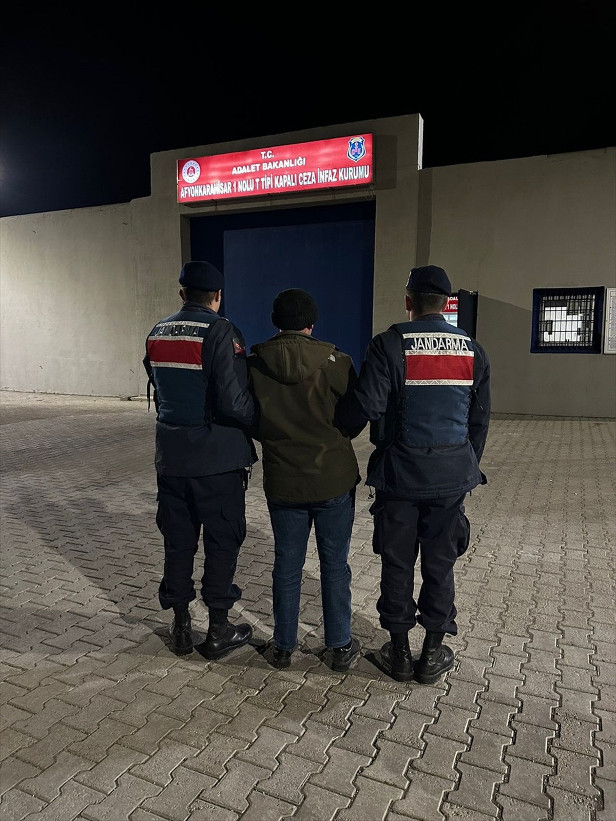 Afyonkarahisar\'da 6 yıl hapis cezası bulunan hükümlü yakalandı