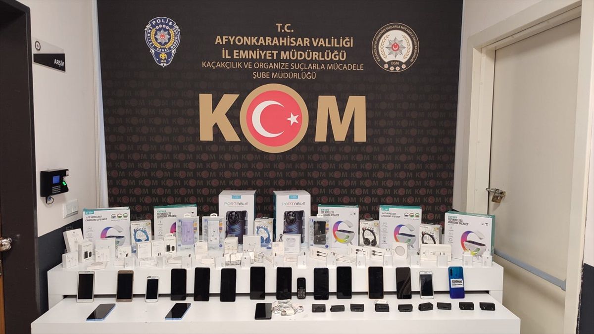 Afyonkarahisar\'da Kaçak Elektronik Ürünler Ele Geçirildi
