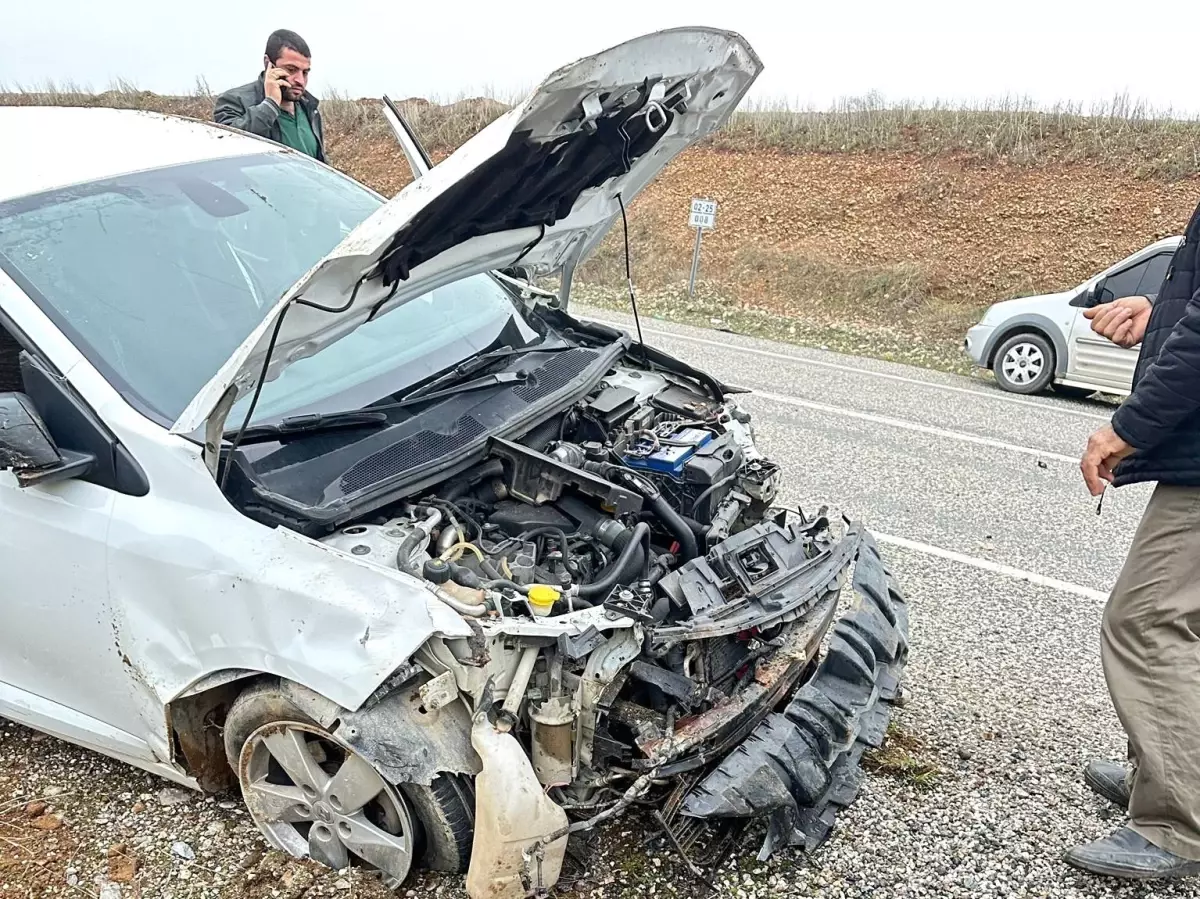 Ak Parti Samsat İlçe Başkanı Trafik Kazasında Yaralandı