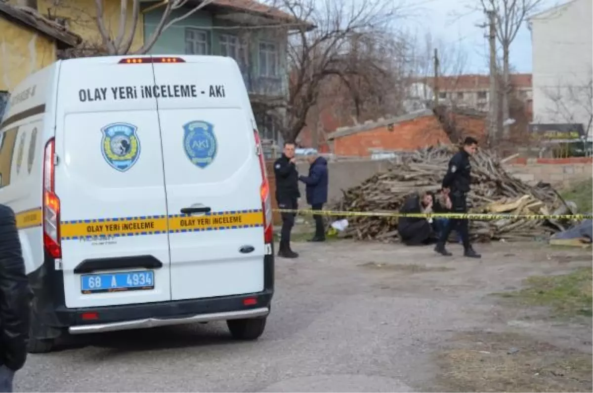 Aksaray\'da boş arsada bir kişinin cansız bedeni bulundu