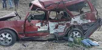 Nallıhan'da kafa kafaya çarpışan otomobillerde 4 kişi öldü, 2 kişi yaralandı