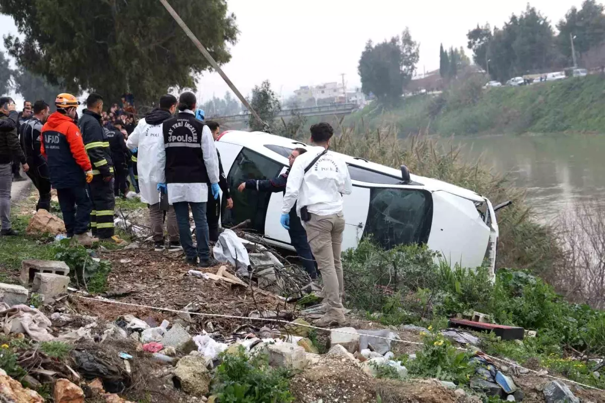 Antakya\'da Nehre Düşen Otomobilde Ölü Bulundu