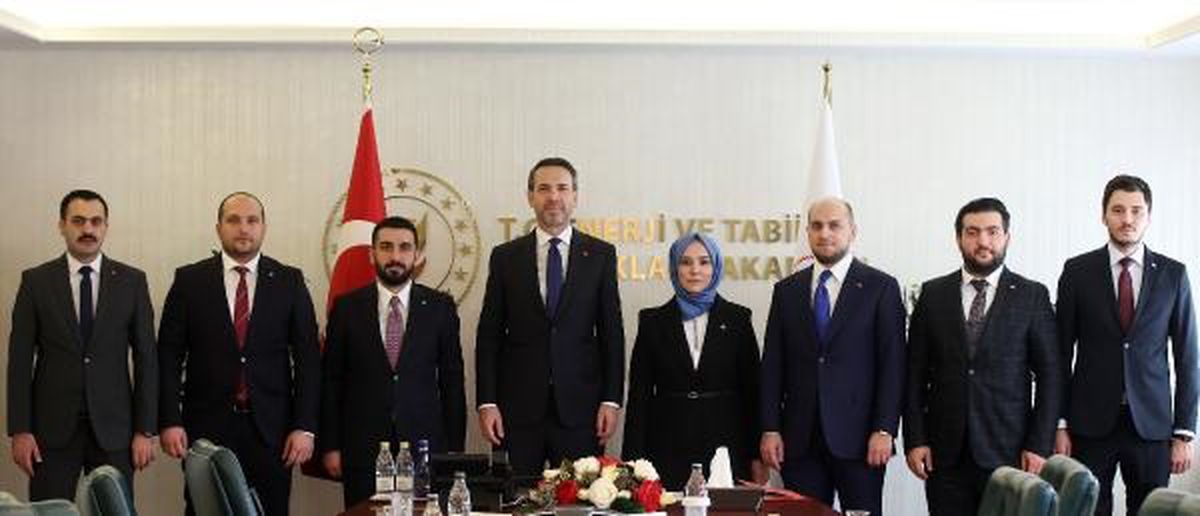 Bakan Bayraktar, Türkiye Gençlik Vakfı Başkanı İbrahim Beşinci ile bir araya geldi
