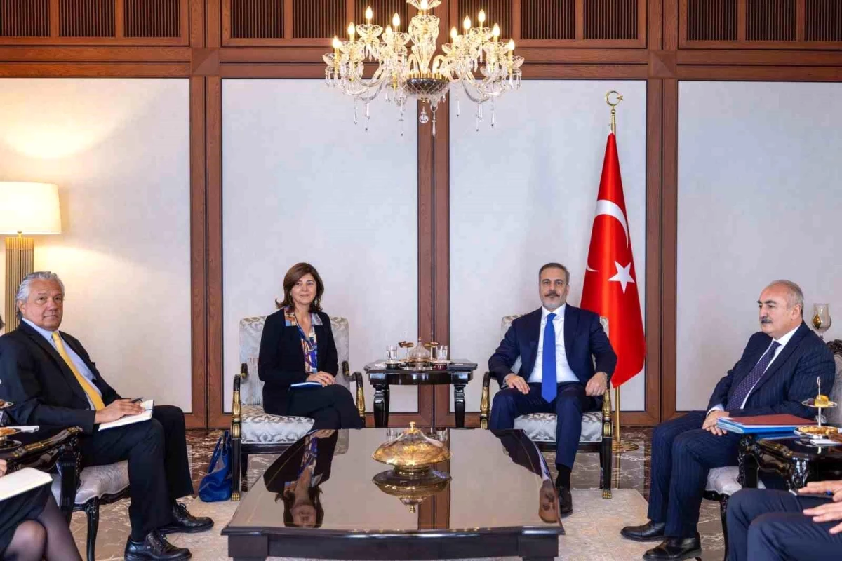 Dışişleri Bakanı Hakan Fidan, BM Genel Sekreteri\'nin Kıbrıs Şahsi Temsilcisi\'ni Kabul Etti