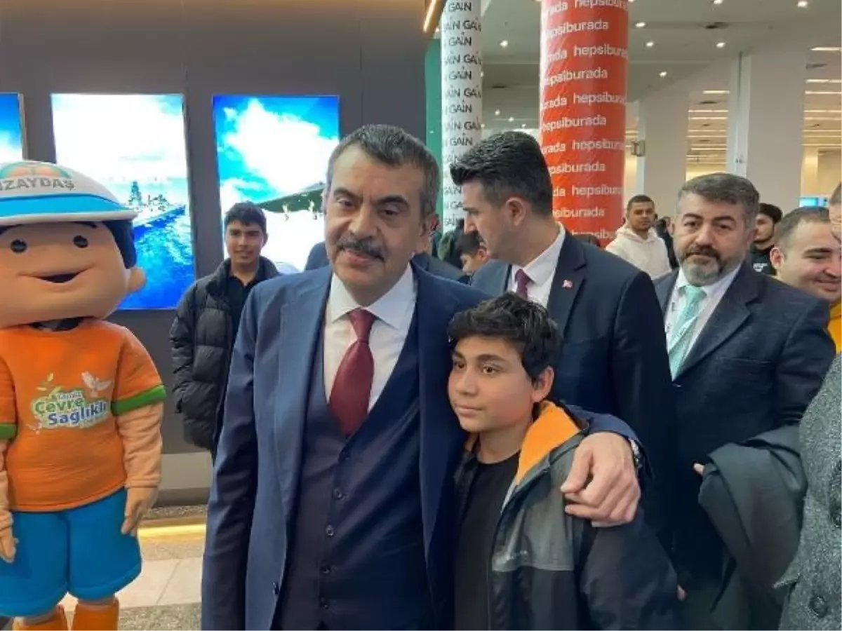 Milli Eğitim Bakanı Yusuf Tekin, 6'ncı Verimlilik ve Teknoloji Fuarı'nı ziyaret etti