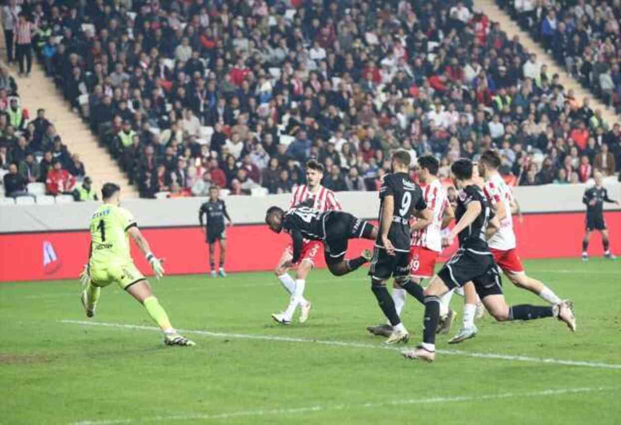 Beşiktaş, Antalyaspor'u 2-1 yenerek çeyrek finale yükseldi