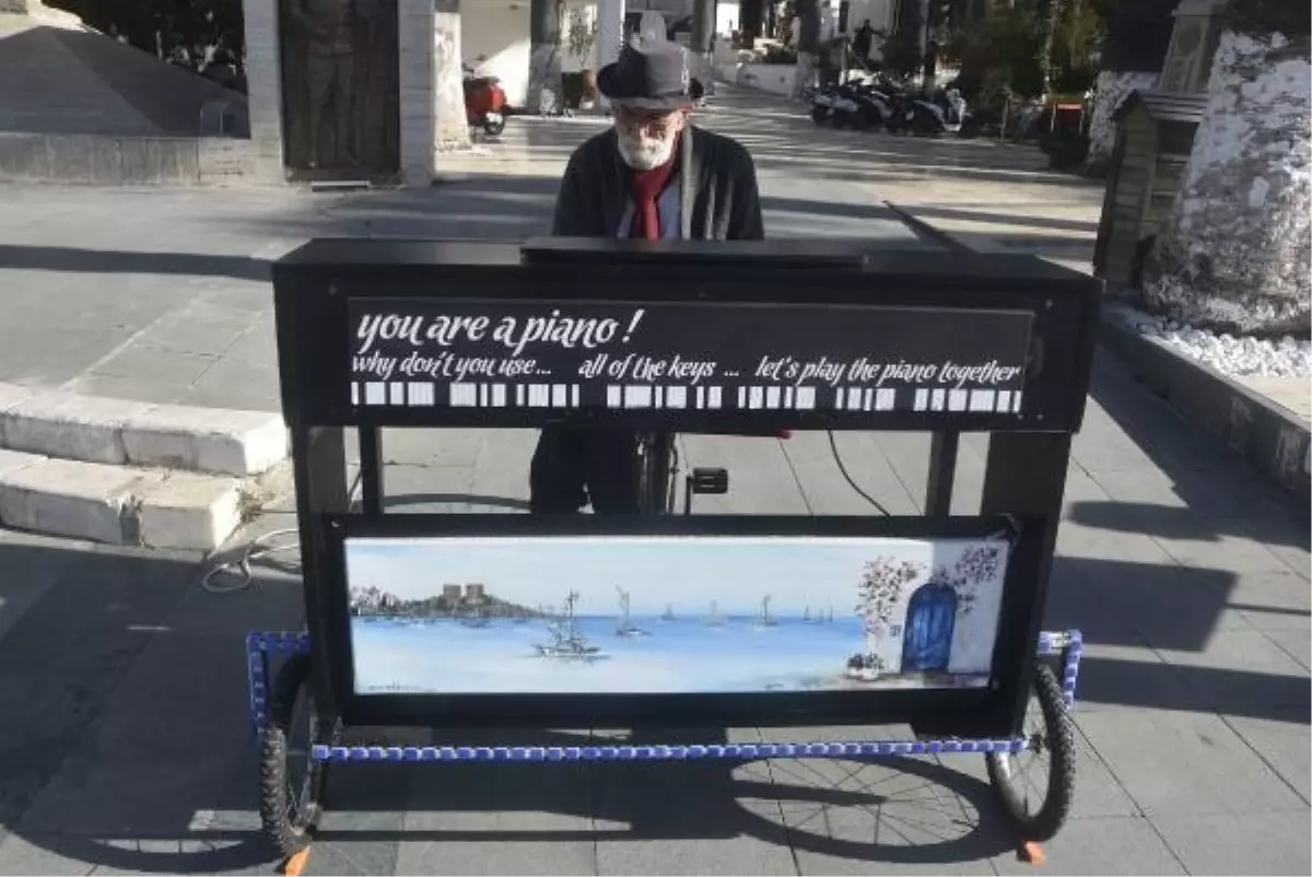Bodrum'da Bisikletli Piyano Dinletisi