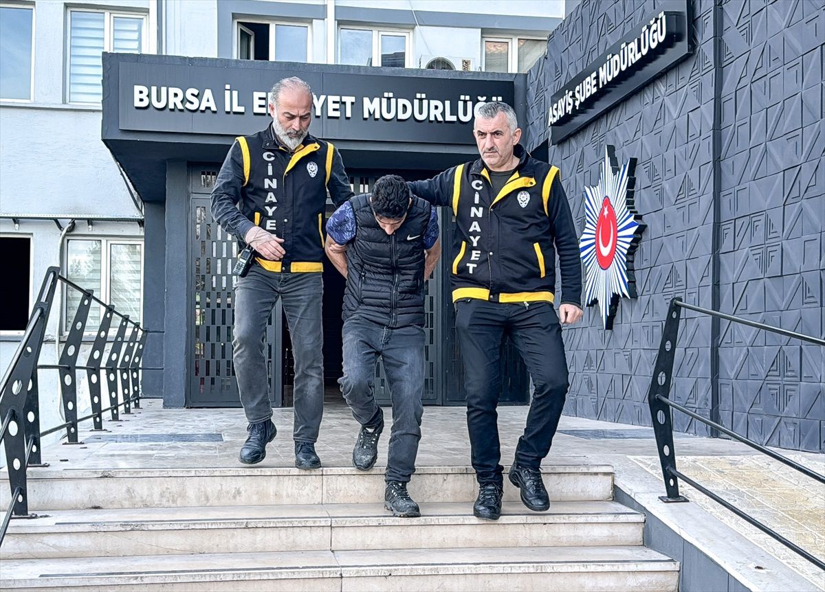 Bursa\'da Tartıştığı Ailesini Öldüren Zanlı Tutuklandı