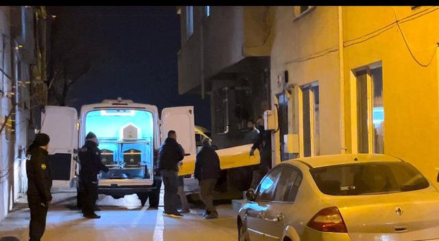 Cinnet getiren adam, 7 yaşındaki çocuğunun gözleri önünde anne, baba ve kardeşini tüfekle öldürdü Cinnet getiren adam, 7 yaşındaki çocuğunun gözleri önünde anne, baba ve kardeşini tüfekle öldürdü
