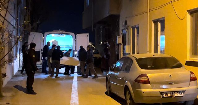 Cinnet getiren adam, 7 yaşındaki çocuğunun gözleri önünde anne, baba ve kardeşini tüfekle öldürdü Cinnet getiren adam, 7 yaşındaki çocuğunun gözleri önünde anne, baba ve kardeşini tüfekle öldürdü