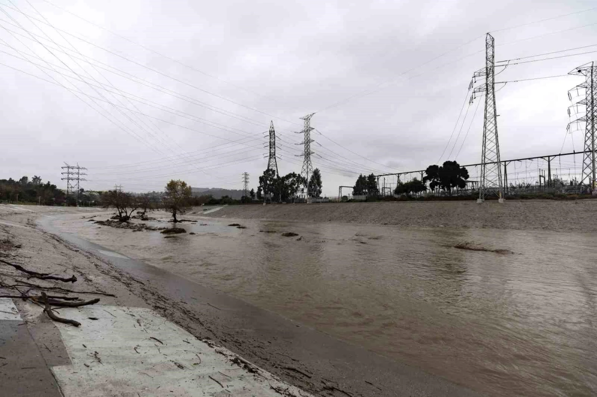 California\'da atmosferik nehir fırtınası nedeniyle ölü sayısı 9\'a yükseldi