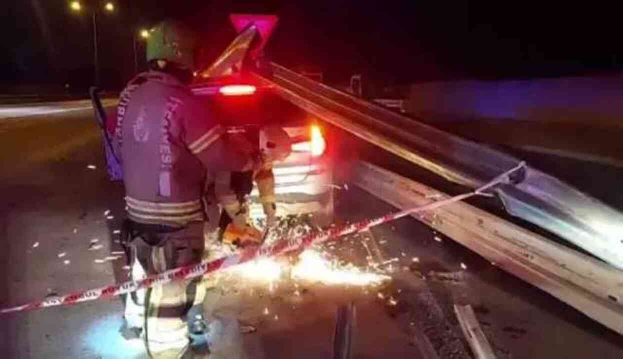 Cip bariyerlere saplandı, sürücü ağır yaralandı Cip bariyerlere saplandı, sürücü ağır yaralandı