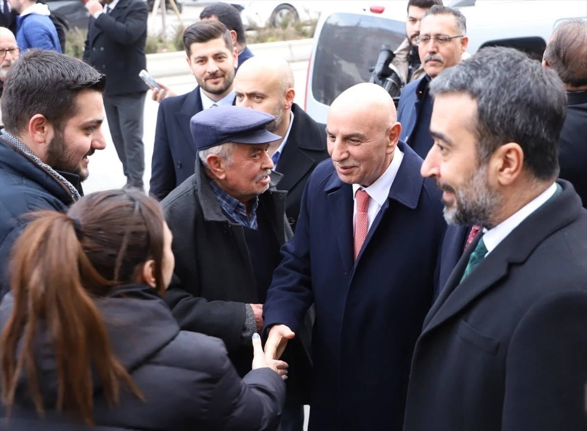Cumhur İttifakı\'nın Ankara Büyükşehir Belediye Başkan Adayı Turgut Altınok, Gölbaşı ilçesinde ziyaretlerde bulundu