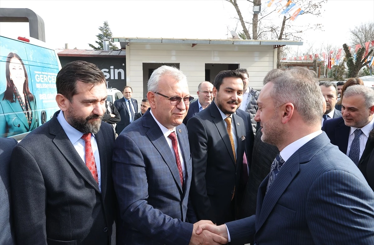 AK Parti Genel Başkan Yardımcısı Erkan Kandemir, Edirne\'de belediye başkan adaylarını tanıttı