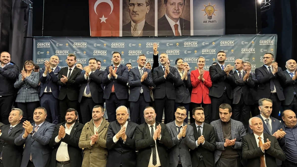 AK Parti Genel Başkan Yardımcısı Erkan Kandemir, Kırklareli\'de belediye başkan adaylarını tanıttı