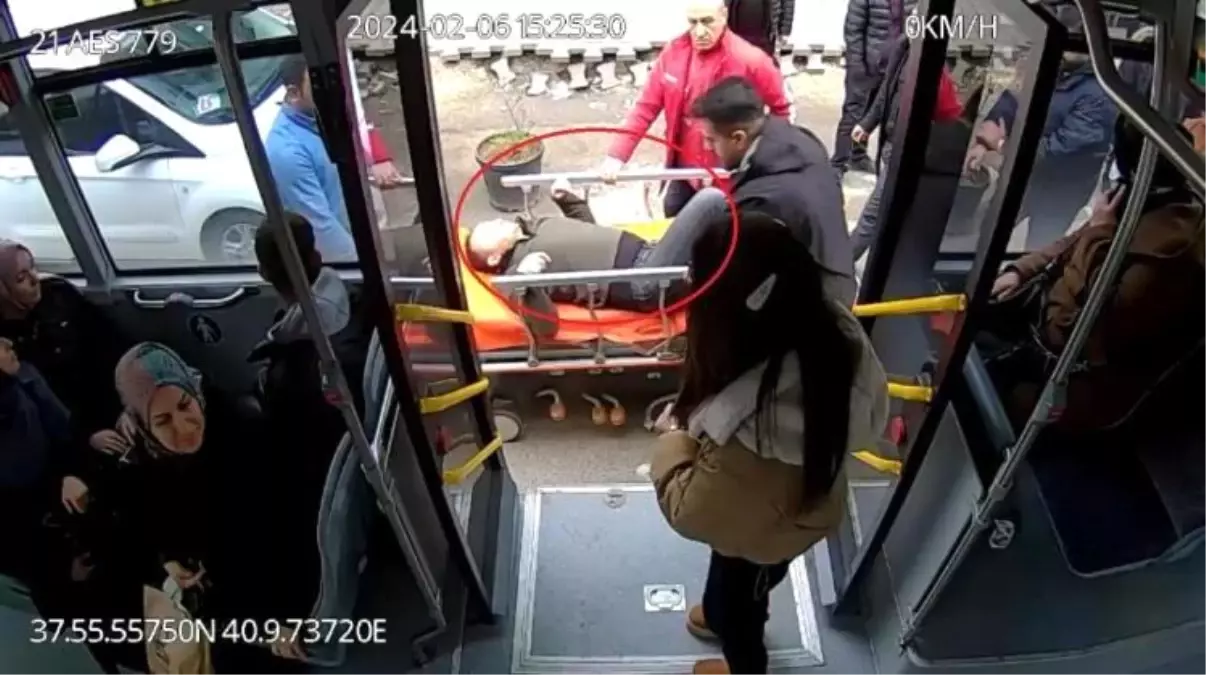 Diyarbakır Büyükşehir Belediyesi Otobüsünde Rahatsızlanan Öğretmen Hastaneye Yetiştirildi
