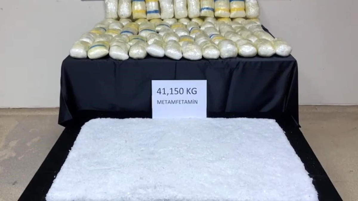 Osmaniye\'de elma kasalarında 40 milyon TL değerinde metamfetamin ele geçirildi