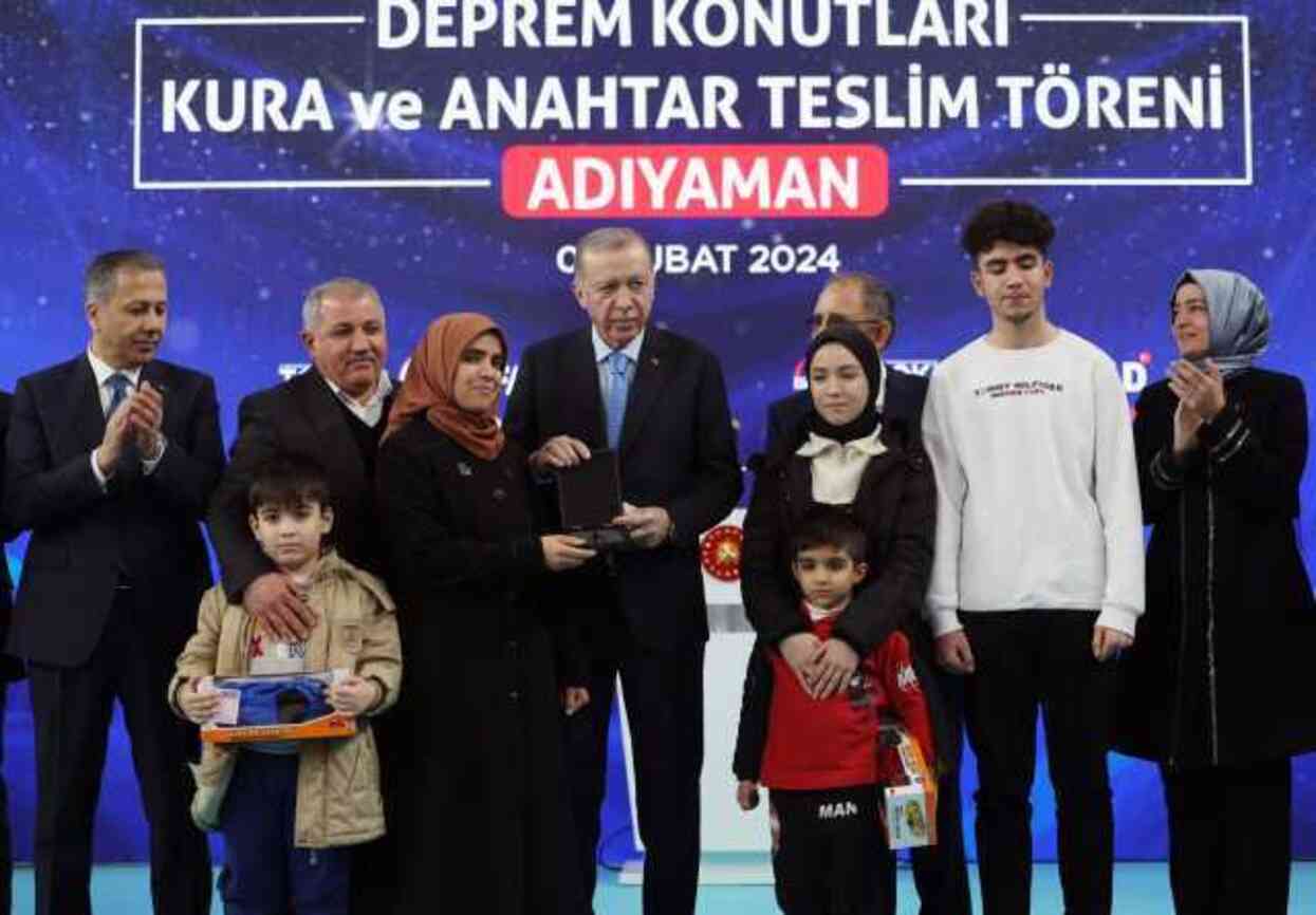 Erdoğan: Adıyaman'da 32 bin konutun inşası yıl sonuna kadar tamamlanacak Erdoğan: Adıyaman'da 32 bin konutun inşası yıl sonuna kadar tamamlanacak