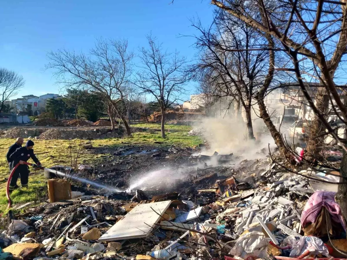 Tekirdağ Çorlu eski Endüstri Meslek Lisesi bahçesinde yangın çıktı