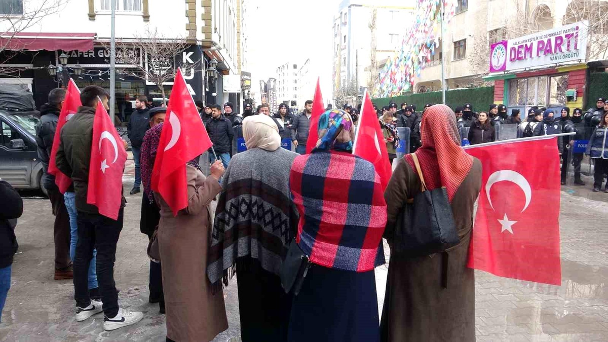 Van\'da çocukları dağa kaçırılan ailelerin eylemi devam ediyor