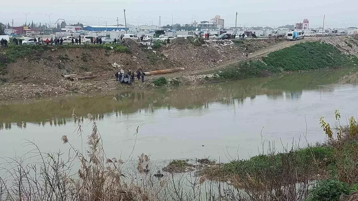 Antakya\'da Otomobil Asi Nehri\'ne Uçtu