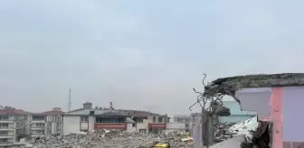 Iğdır'da Metruk Binaların Yıkımı Devam Ediyor