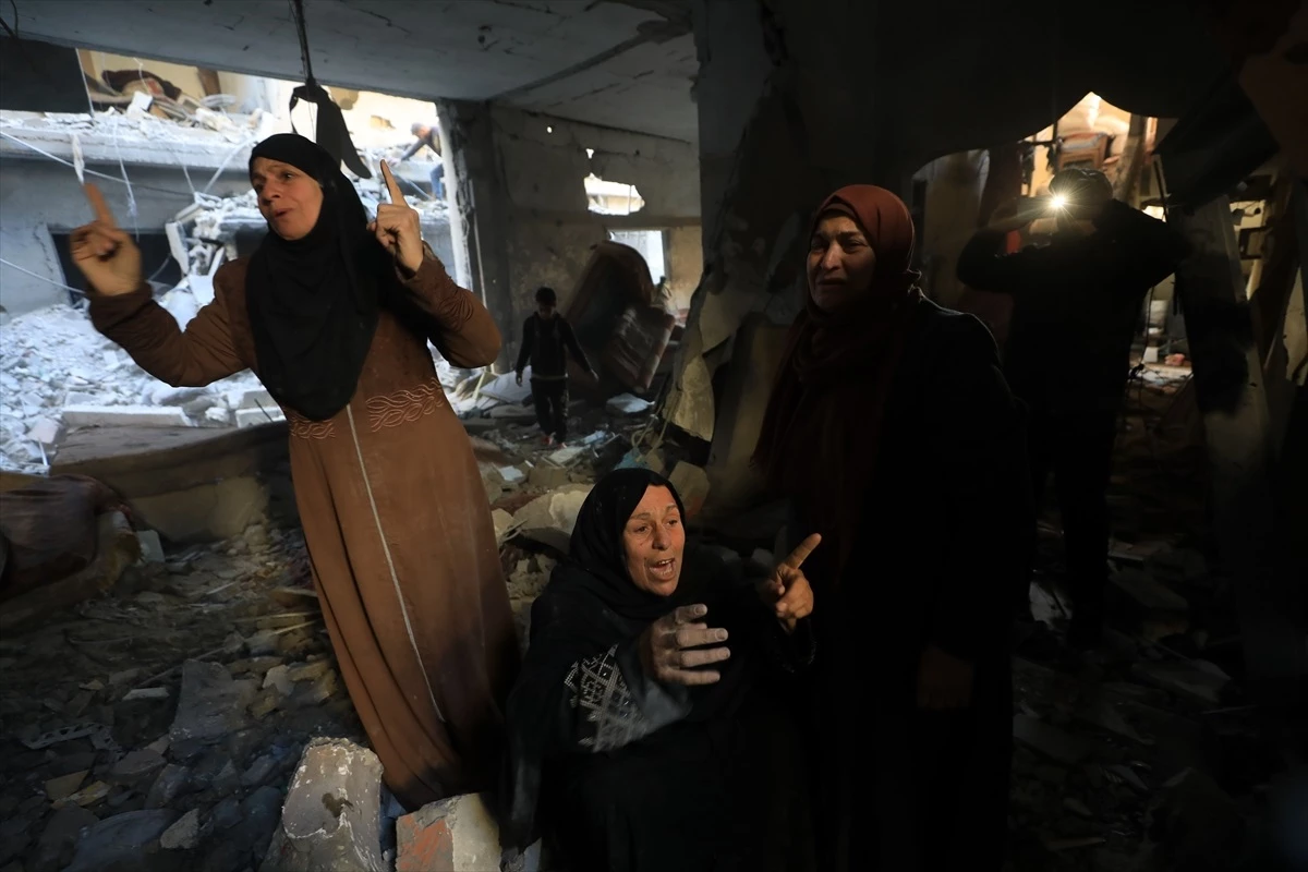İsrail\'in Gazze\'ye düzenlediği saldırılarda ondan fazla Filistinli hayatını kaybetti
