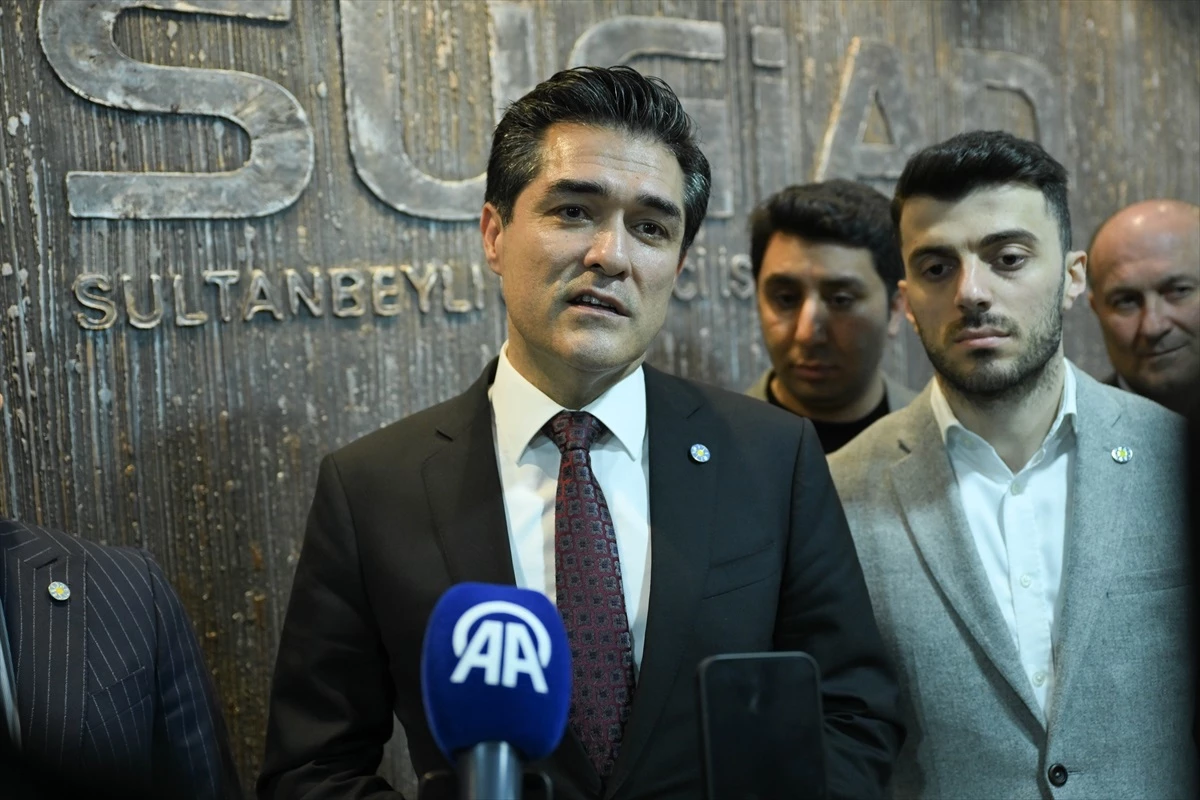 İYİ Parti İstanbul Büyükşehir Belediye Başkan Adayı Buğra Kavuncu Sultanbeyli\'de ziyaretlerde bulundu