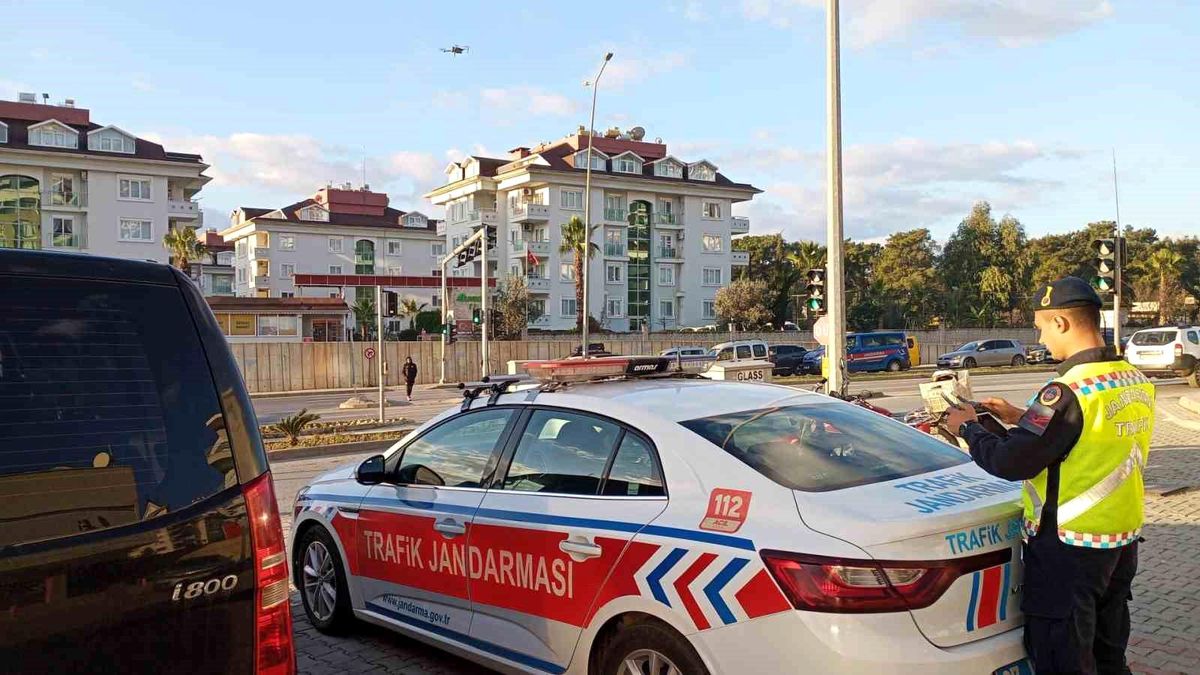 Alanya\'da dronlarla yapılan trafik denetiminde 23 sürücüye ceza kesildi