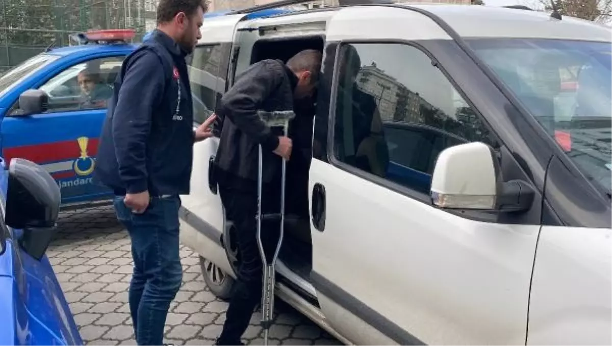 Alacak meselesi yüzünden husumetli olduğu kişiyi vuran şahıs, kendini de vurdu