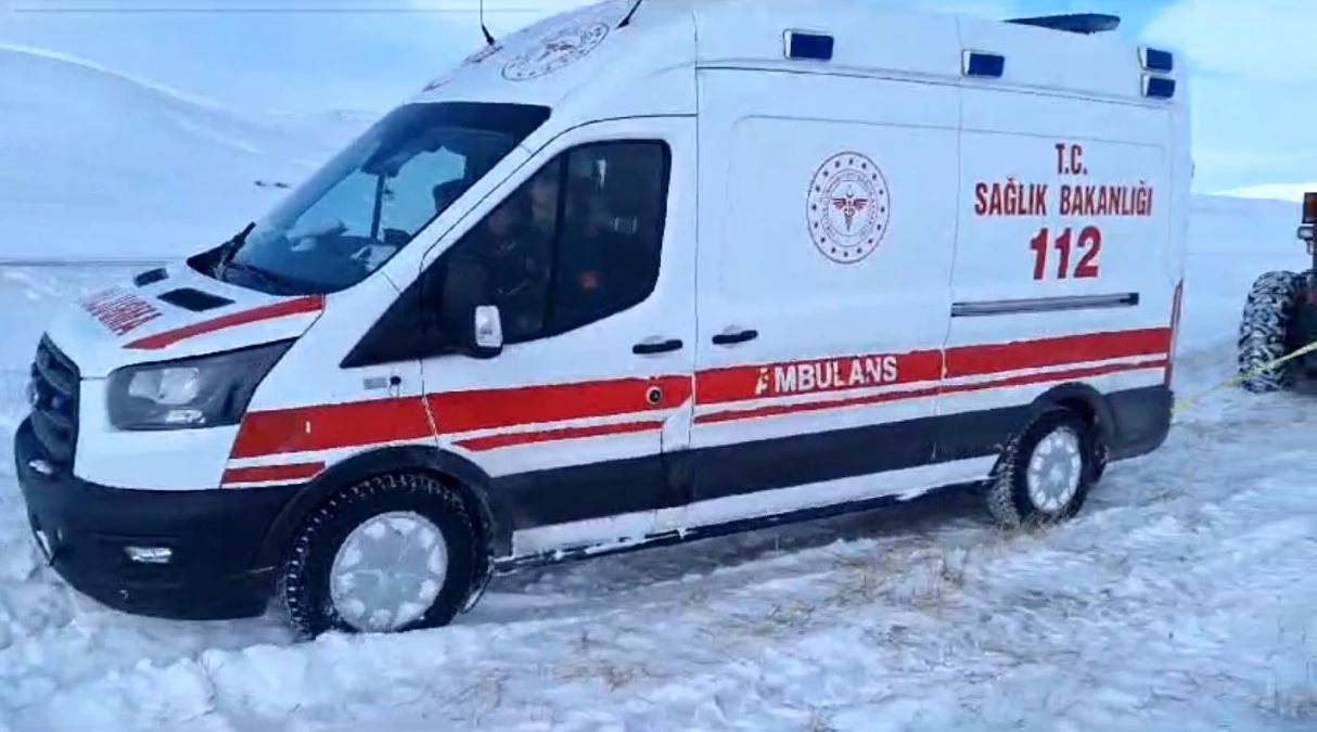 Kars\'ta Kar ve Tipi Nedeniyle Mahsur Kalan Ambulans Kurtarıldı