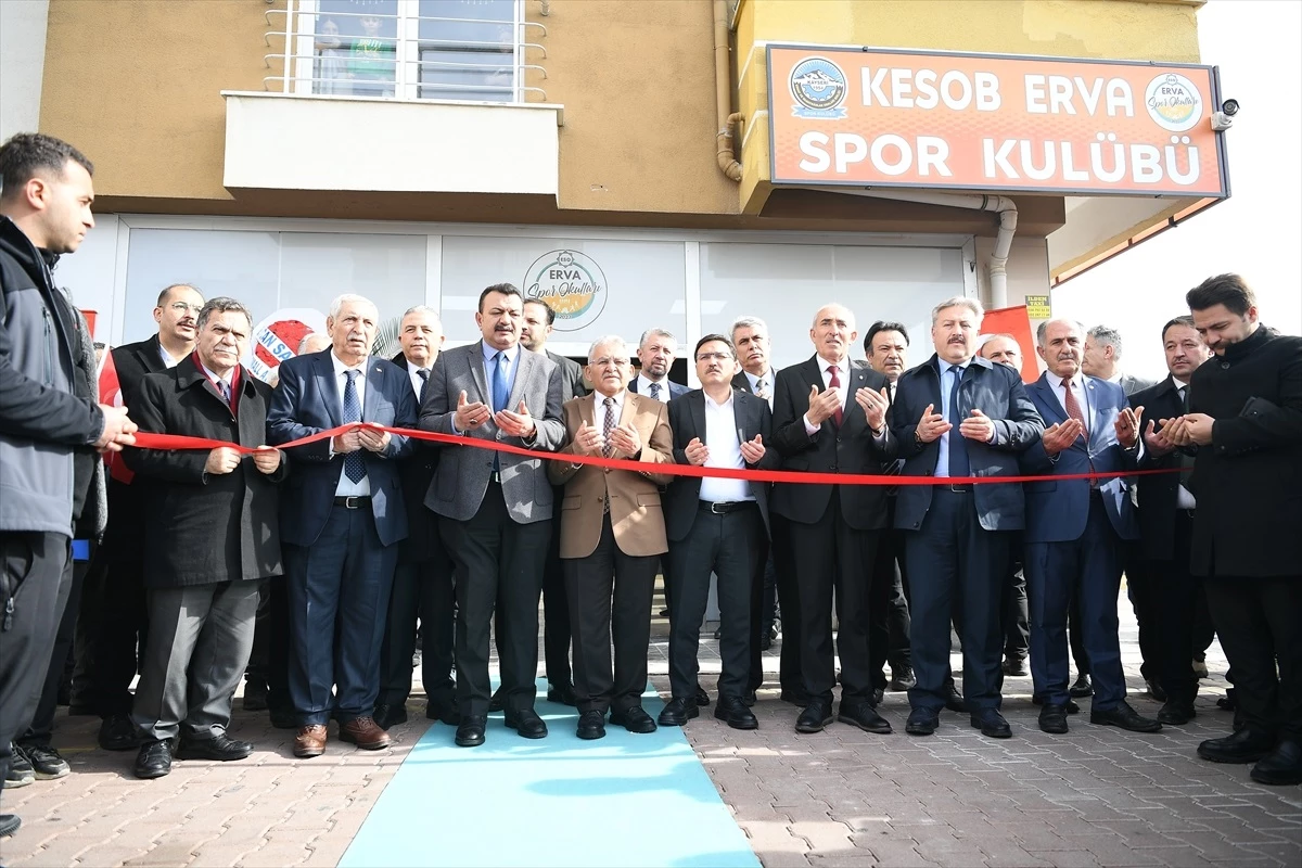 Kayseri Valisi ve Büyükşehir Belediye Başkanı, KESOB ErVa Spor Kulübü Açılış Töreni\'ne Katıldı