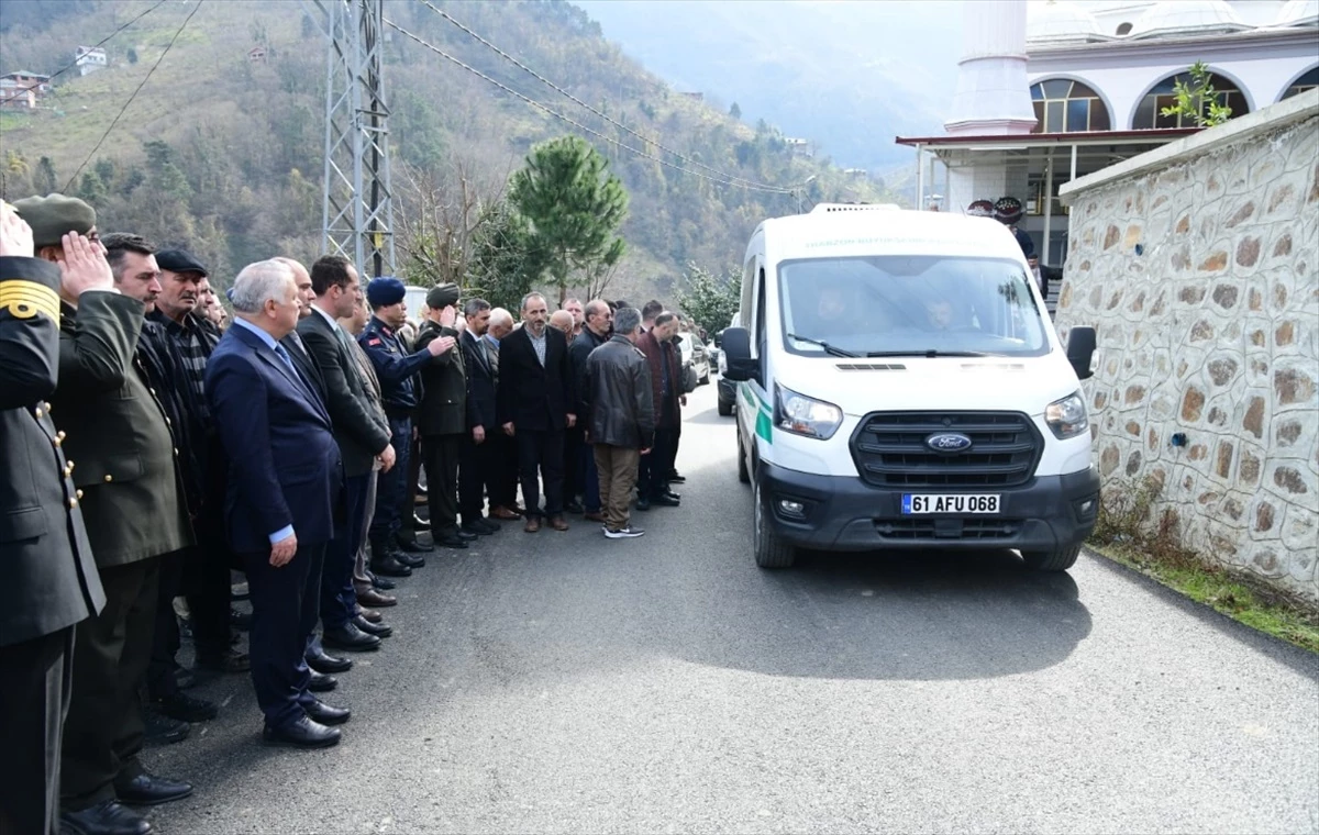 Trabzon\'da Kıbrıs gazisi Ahmet Kırcı toprağa verildi